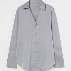 V-neck blouse in woven fabric with a sheen. Collar, buttons